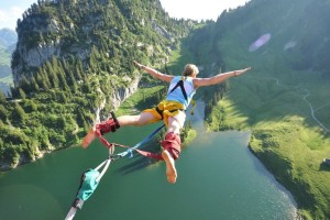 世界杯奖杯哪一年被偷，世界杯奖杯叫什么名字？