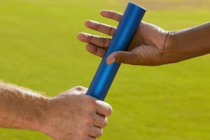 足球加时赛换边吗，足球加时赛可以多换一个人吗