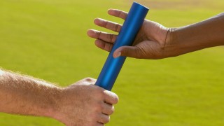 足球加时赛换边吗，足球加时赛可以多换一个人吗